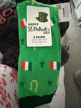 St. Patrick's Day universal Crew Socks - Green Shamrock & Flag Pattern (3 Pairs